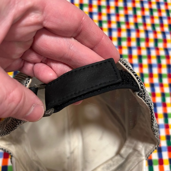 MCM (WHITE CLASSIC MESH CAP IN VISETOS) - Picture 6 of 9